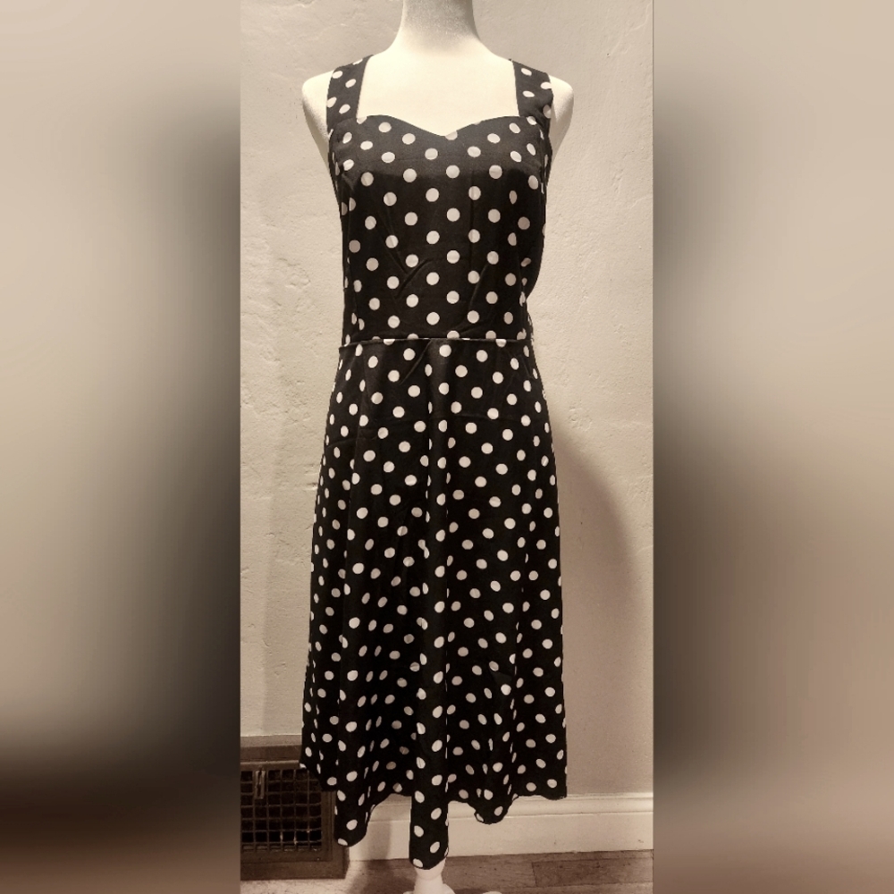 Polkadot Halterdress. BLACK AND WHITE